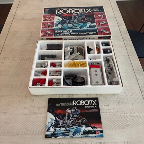 Rare, vintage 1985 Milton Bradley Robotix Series R-1500 - Picture 2 of 12